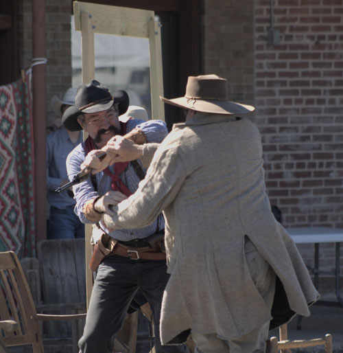 Clyde Baker plays Tom Bishop & Andy Andersen a Notch-cutter